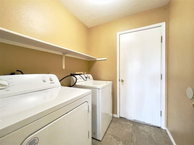 Building Photo - 318 Mitchell Dr