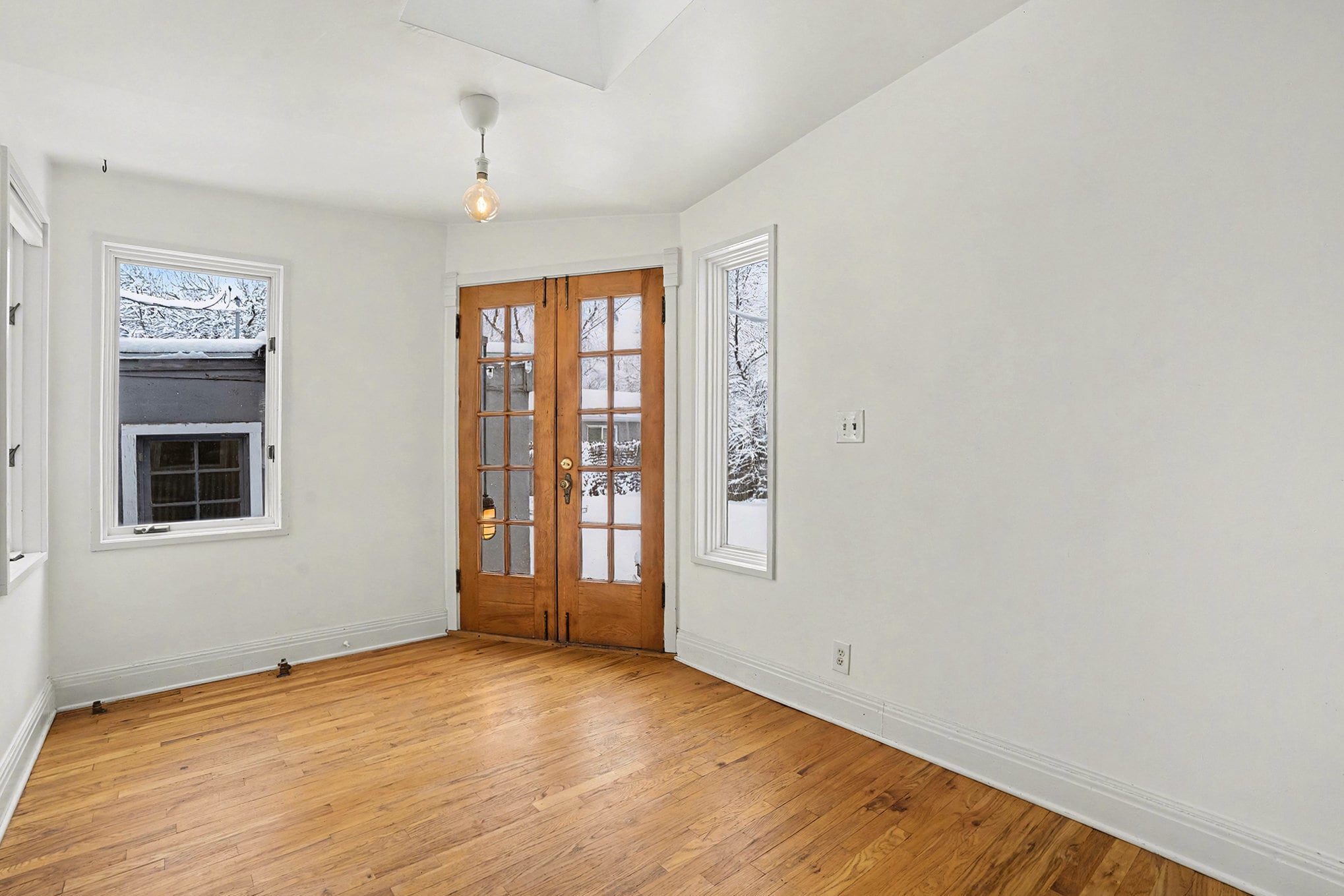 Eat-in kitchen/sunroom - 2122 Hooker St