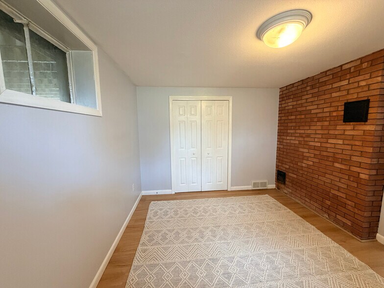 Building Photo - 18 Colonial Dr