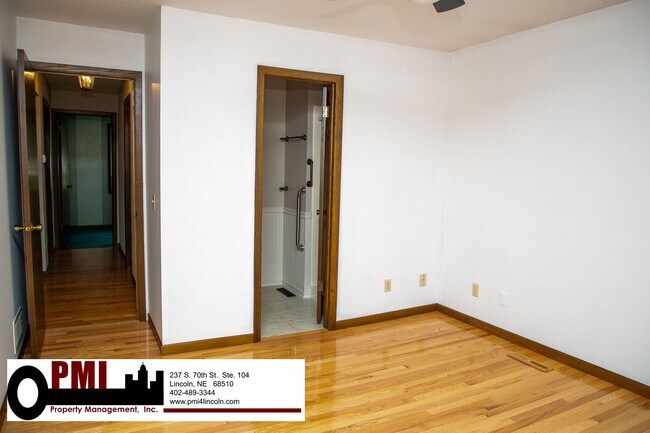 Building Photo - 3 Bedroom and 2 bathroom House for rent
