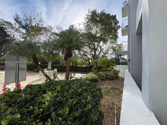 Building Photo - 1200 NE Miami Gardens Dr