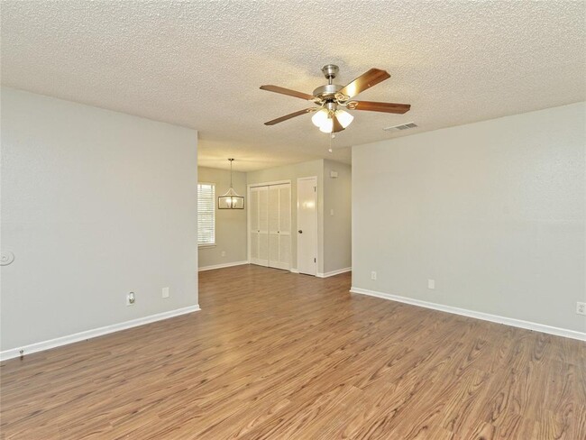 Building Photo - 1010 Cushing Dr
