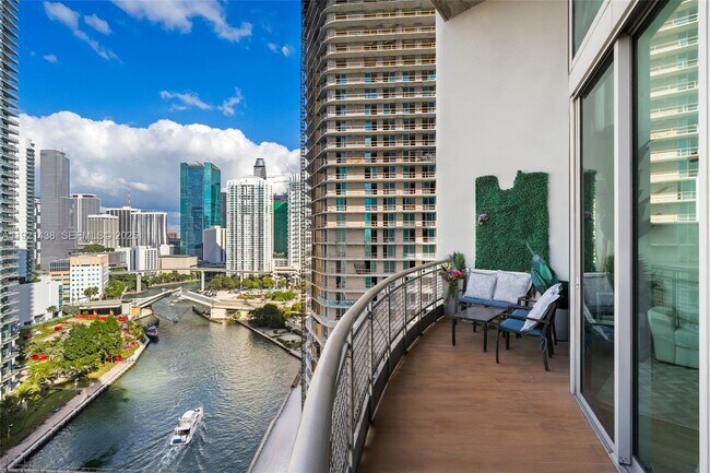 Building Photo - 690 SW 1st Ct