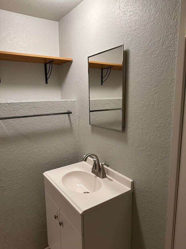 Cute Oceanside Studio with utilities inclu... 501 San Luis Rey Dr Oceanside CA 92058