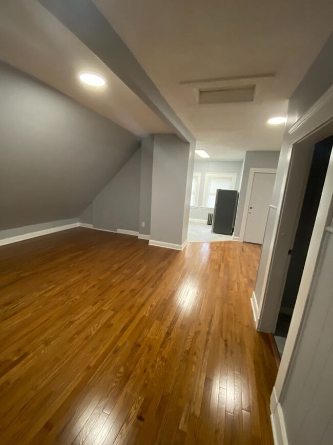 Building Photo - 363 Sherman Ave