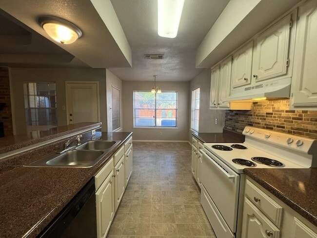 Building Photo - 4011 Ridgebrook Dr