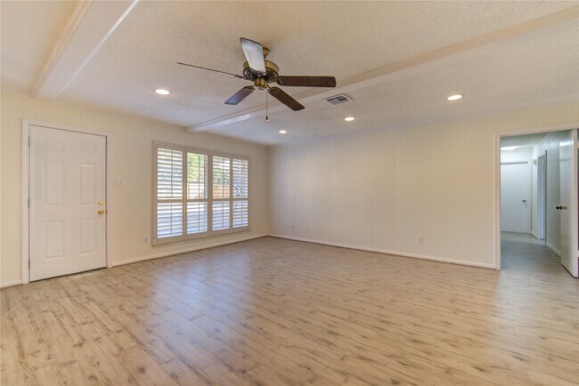 Building Photo - 5810 Boyce Springs Dr