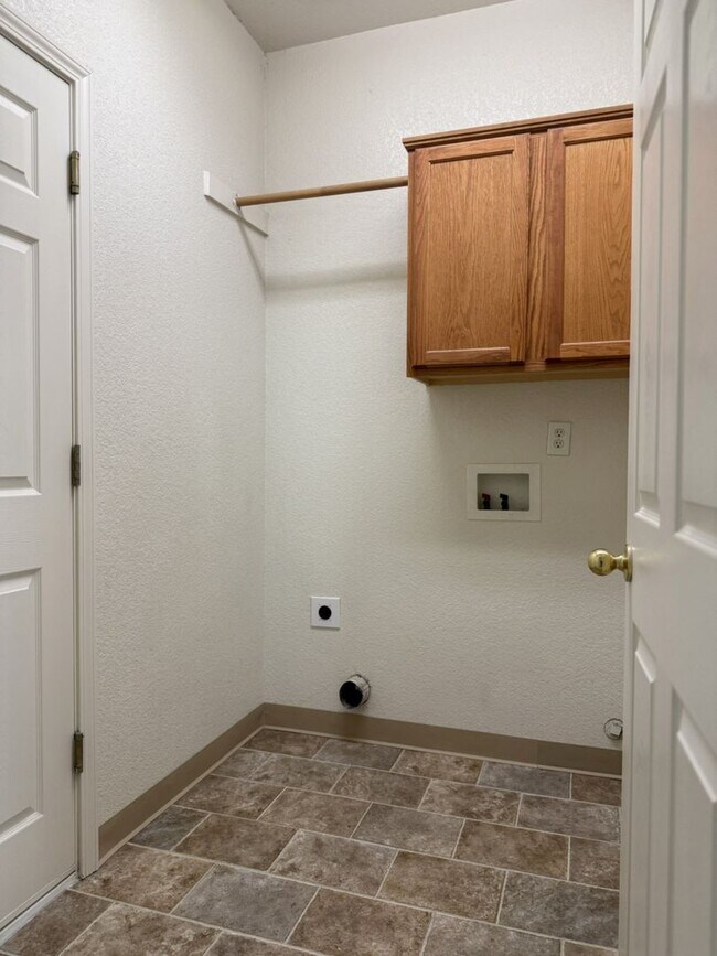 Building Photo - Move in Ready 3/2