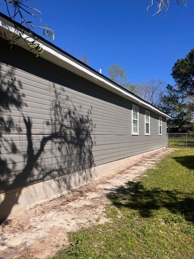 Building Photo - Home in Heatherwoods