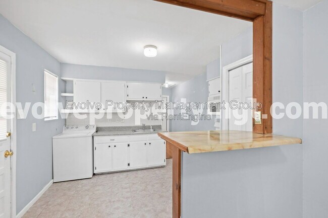 Building Photo - 2020 Vinton Ave