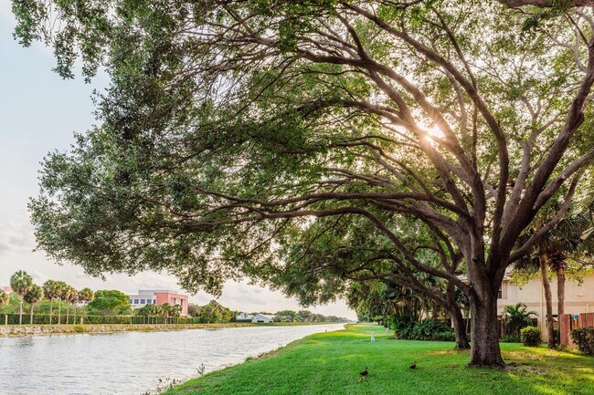 Building Photo - 2936 SW 22nd Cir