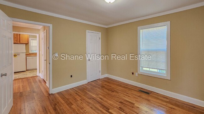 Building Photo - Cozy little 1 BR / 1 BA with big yard in Rossville, GA!! This one won't last long, come look at t...