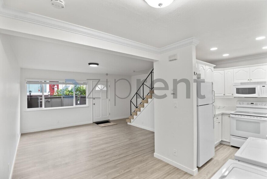 Building Photo - Unit A