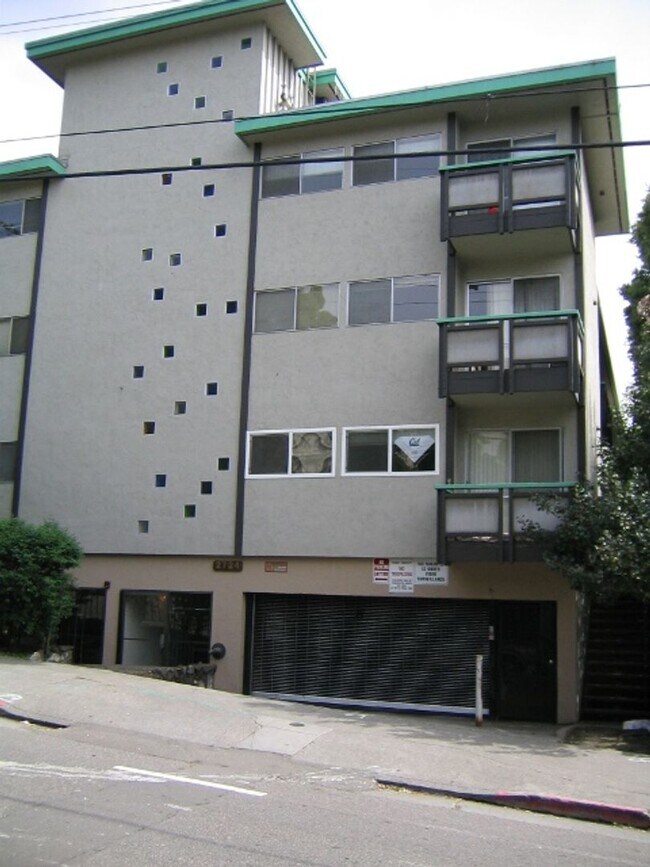 Building Photo - T2724