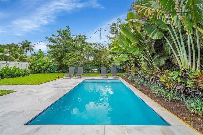 Building Photo - 400 NE 26th Dr