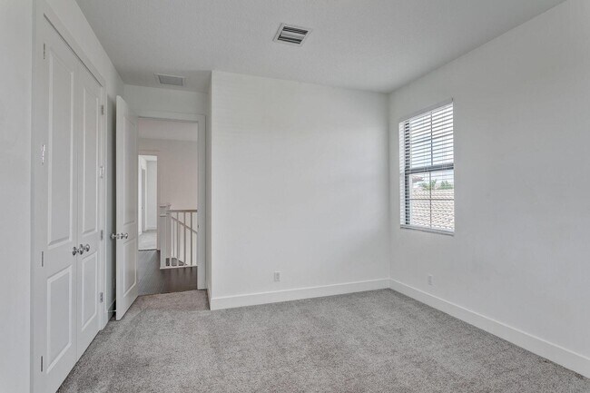 Building Photo - 1205 Faulkner Ter