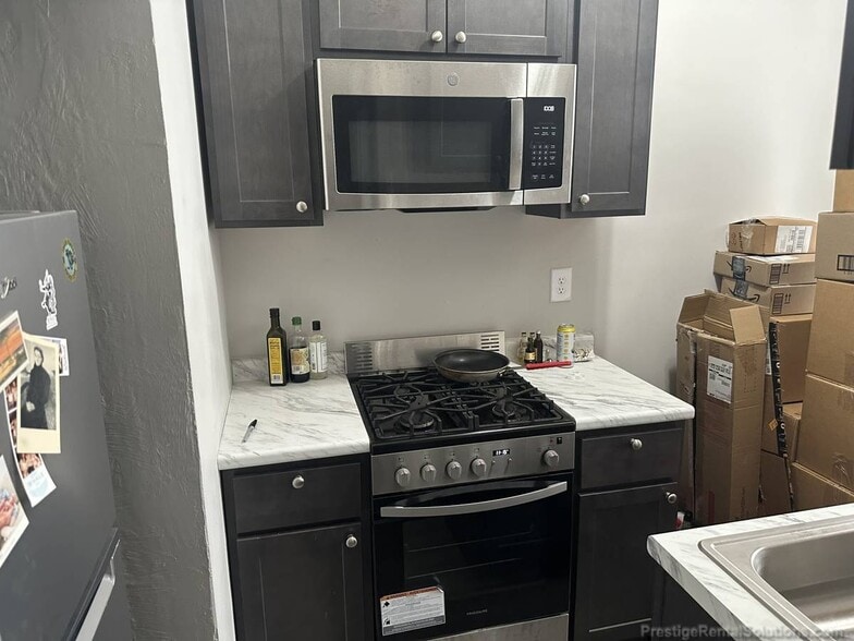 Building Photo - 60 Woodstock Ave