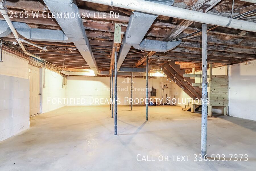 Building Photo - 2465 W Clemmonsville Rd