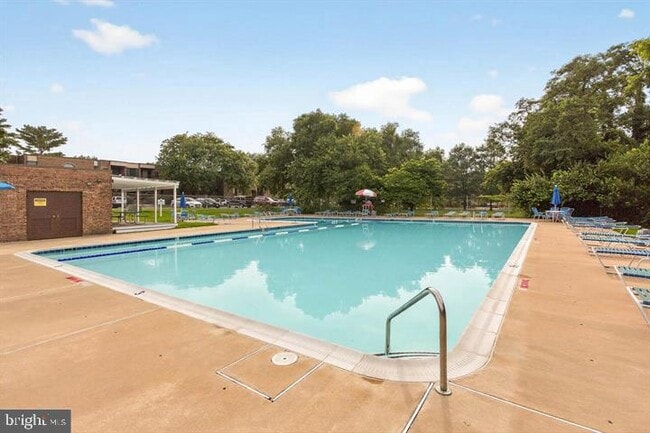 Building Photo - 211 Victor Pkwy