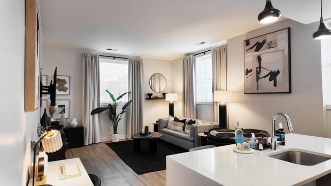 Building Photo - 1424 N Park Pl