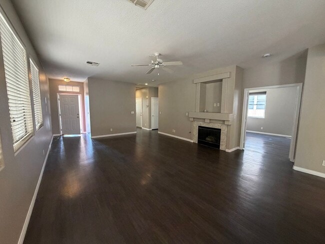 Building Photo - Beautiful 3 Bedroom 2 Bath Single Story Three Bedroom in Spring Mountain Ranch!