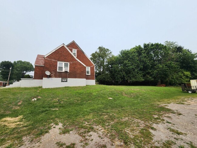 Building Photo - 824 Oak St