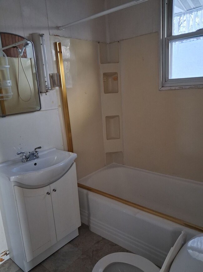 Building Photo - 8th St Virginia