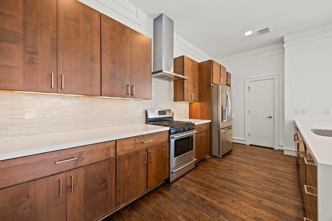 Building Photo - 5707 Schuler St