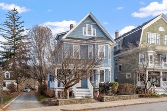 Building Photo - 270 Poplar St