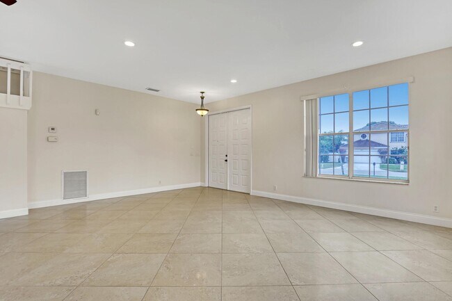 Building Photo - 8982 Indian River Run S