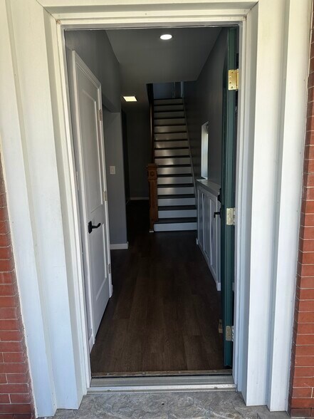 Building Photo - 326 Walnut St