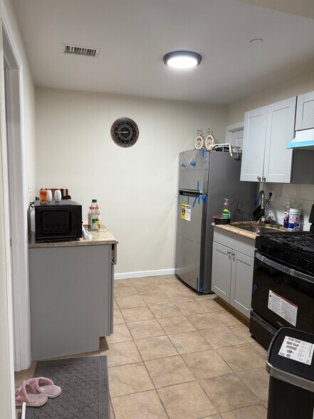 Building Photo - 36 Mersereau Ave