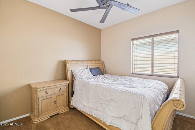 Building Photo - 2633 E Calle Del Norte Dr