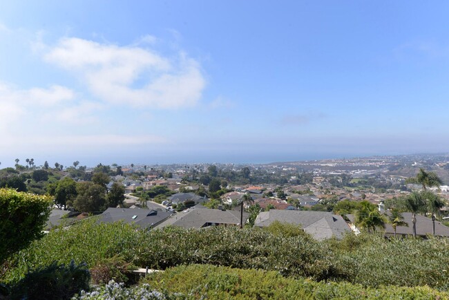 Building Photo - Beautiful Single Level Ocean View Home