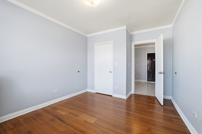 Building Photo - 7501 S Stewart Ave