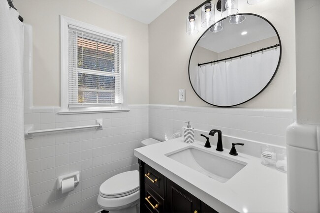 Building Photo - 8081 Kittery Ave