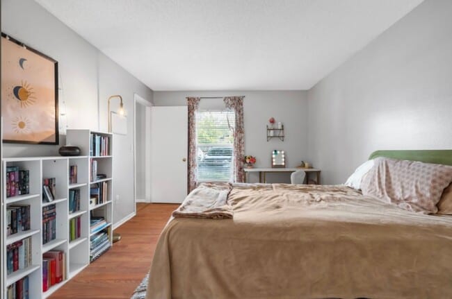 Building Photo - Beautiful 2 bedroom/2 bath Condo