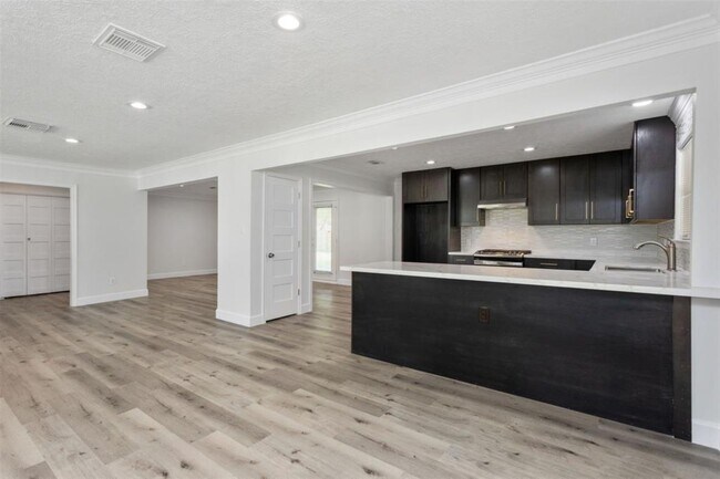 Building Photo - 10825 Willowisp Dr