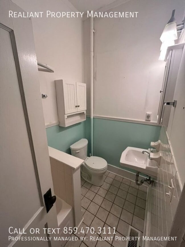 Building Photo - 104 S Walnut St