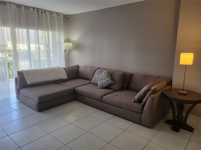 Building Photo - 1985 S Ocean Dr