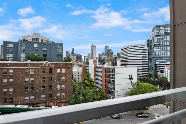 Building Photo - 103 Bellevue Ave E