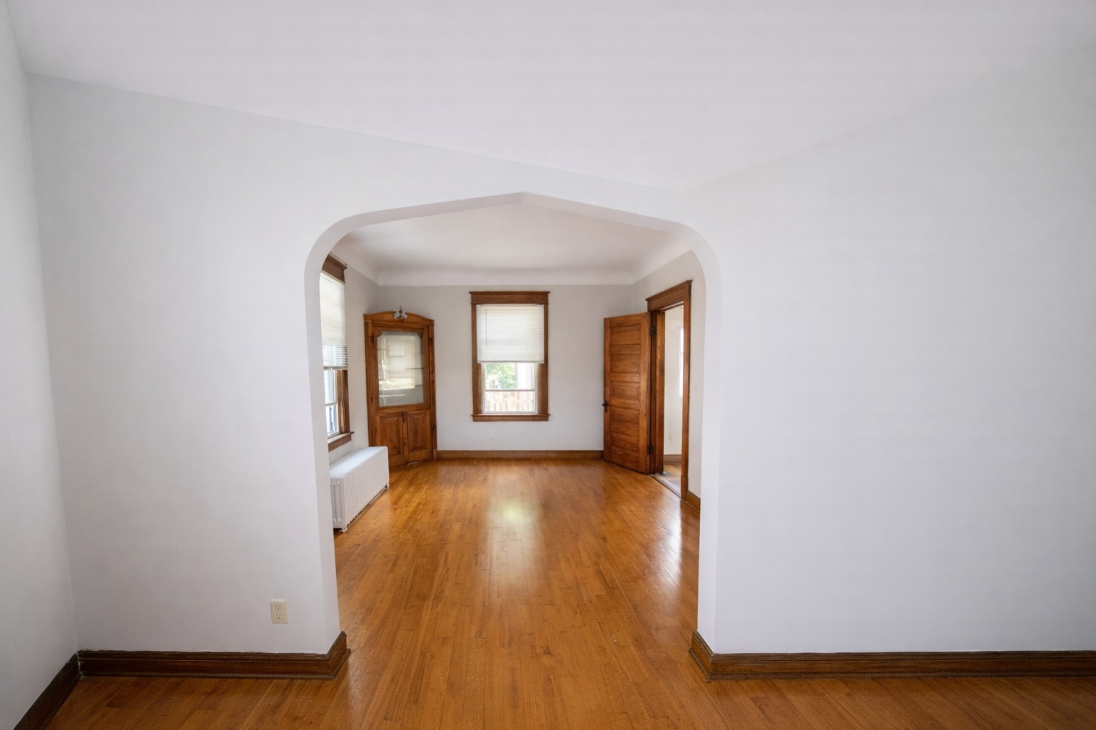 Building Photo - 322 Pierce St N