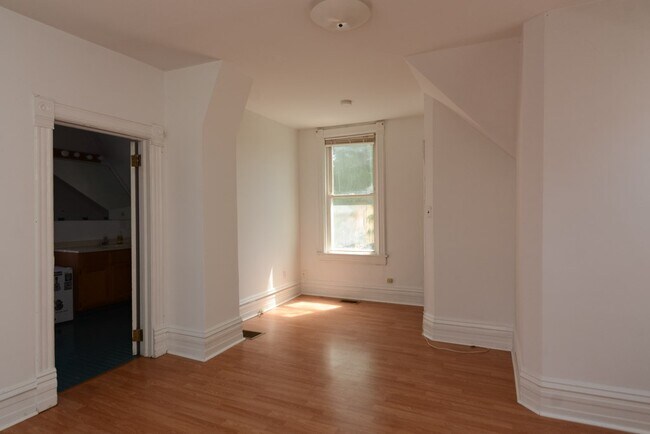 Building Photo - 3113 N Racine Ave