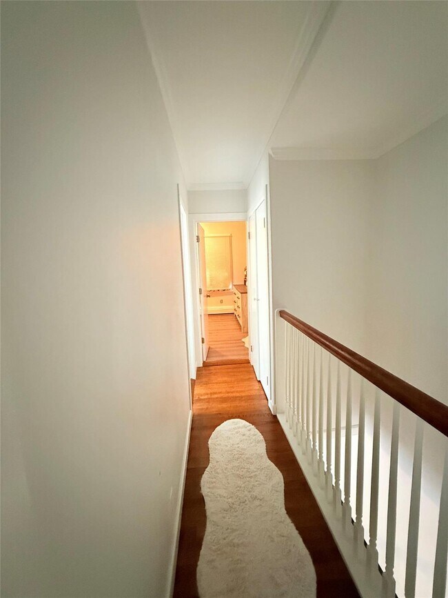 Building Photo - 815 Carpenter Pl