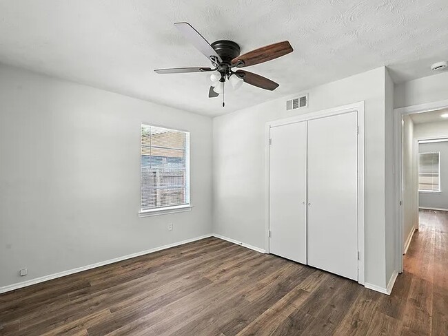 Building Photo - 117 Yorkshire Dr