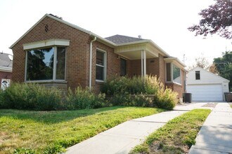 Building Photo - 2683 Glenmare St
