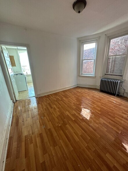 Building Photo - 220 N 54th St