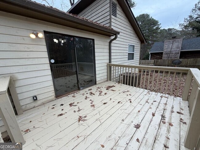 Building Photo - 804 Emerald Forest Cir SW