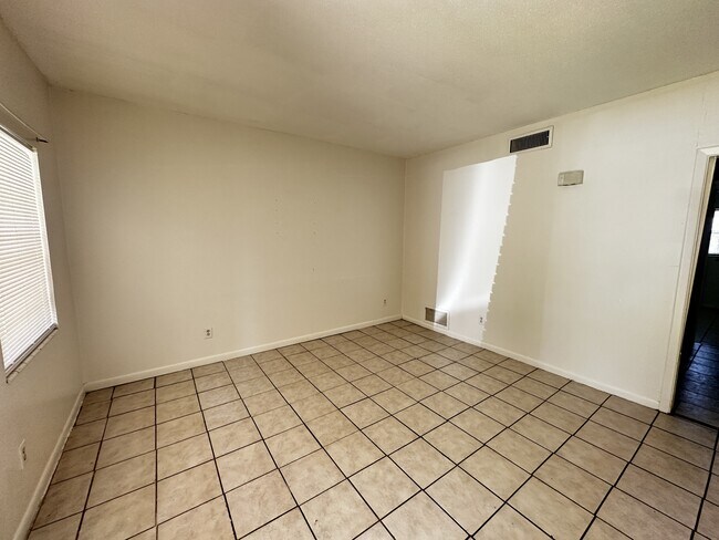 Building Photo - 1315 SE Silver Springs Pl