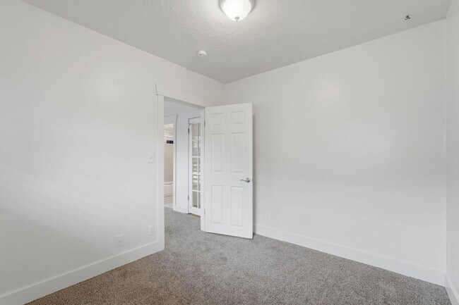 Building Photo - 3225 S 500 E
